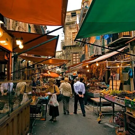 Egsicilia Near Train Station Apartment *